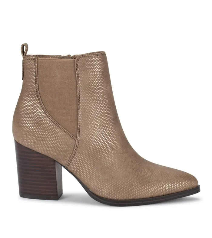 Women Baretraps Booties Yancee Bootie Auburn