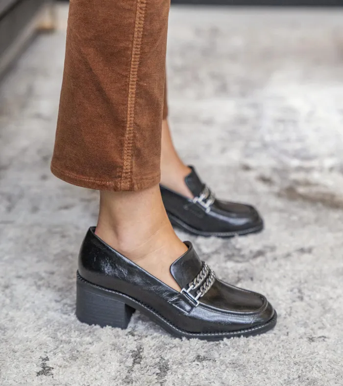 Women Baretraps Flats and Loafers Athena Loafer Black