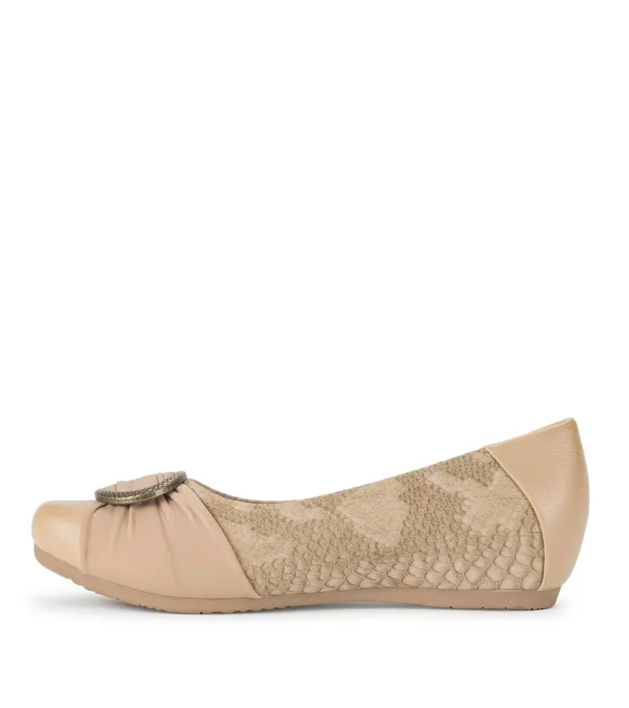 Women Baretraps Flats and Loafers Mabely Flat Camel