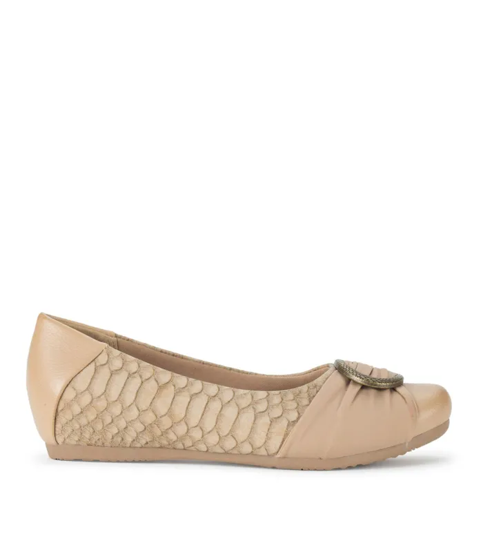 Women Baretraps Flats and Loafers Mabely Flat Camel
