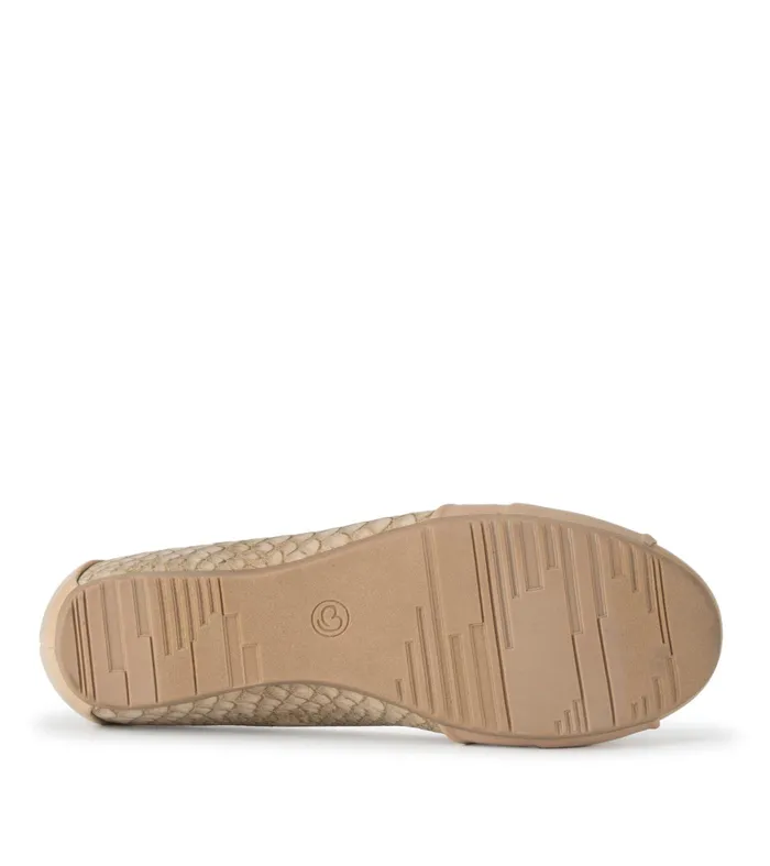 Women Baretraps Flats and Loafers Mabely Flat Camel