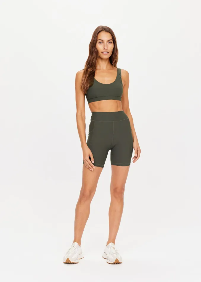 Women Shorts THE UPSIDE PEACHED 6IN POCKET SPIN SHORT